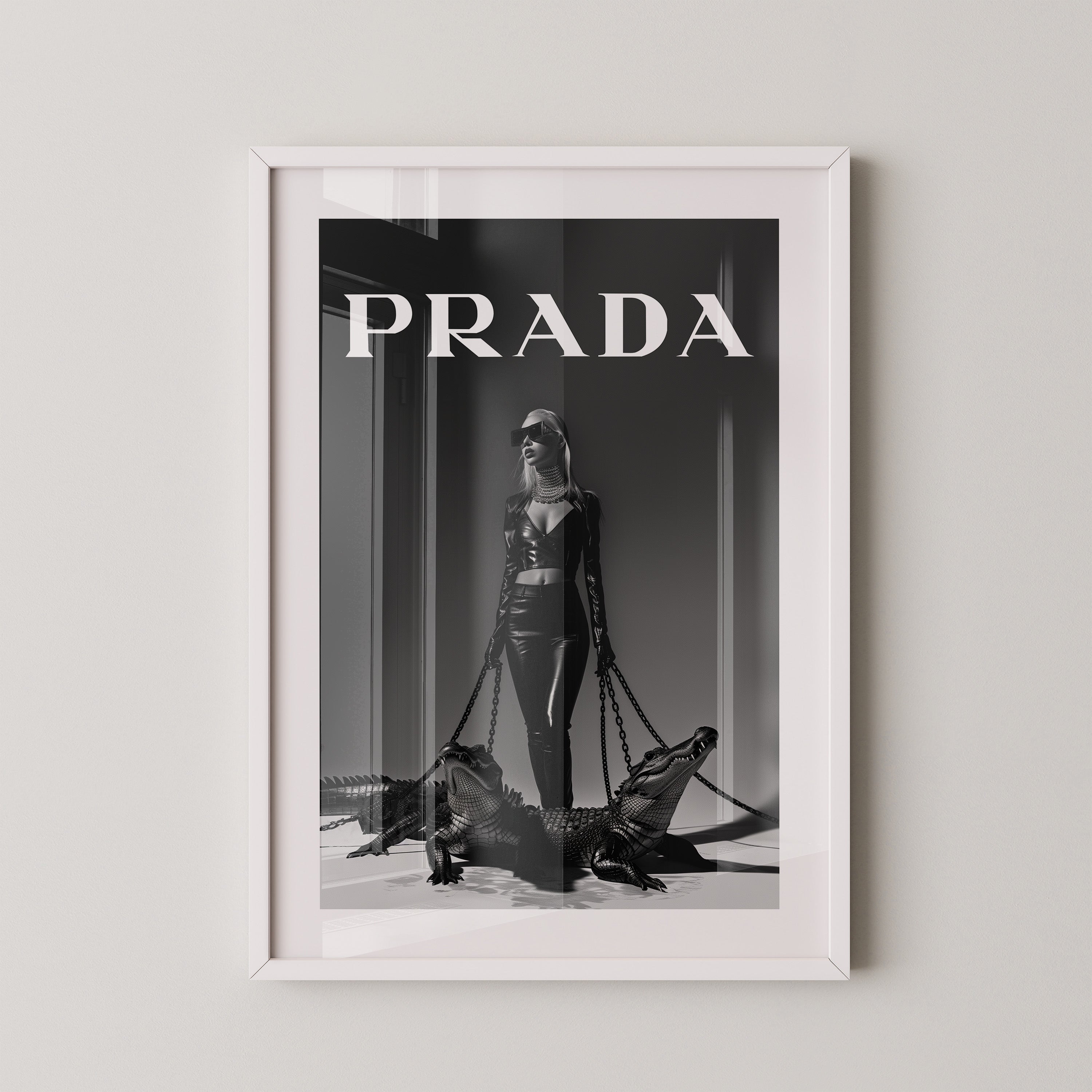 Frau Krokodil schwarzweiß