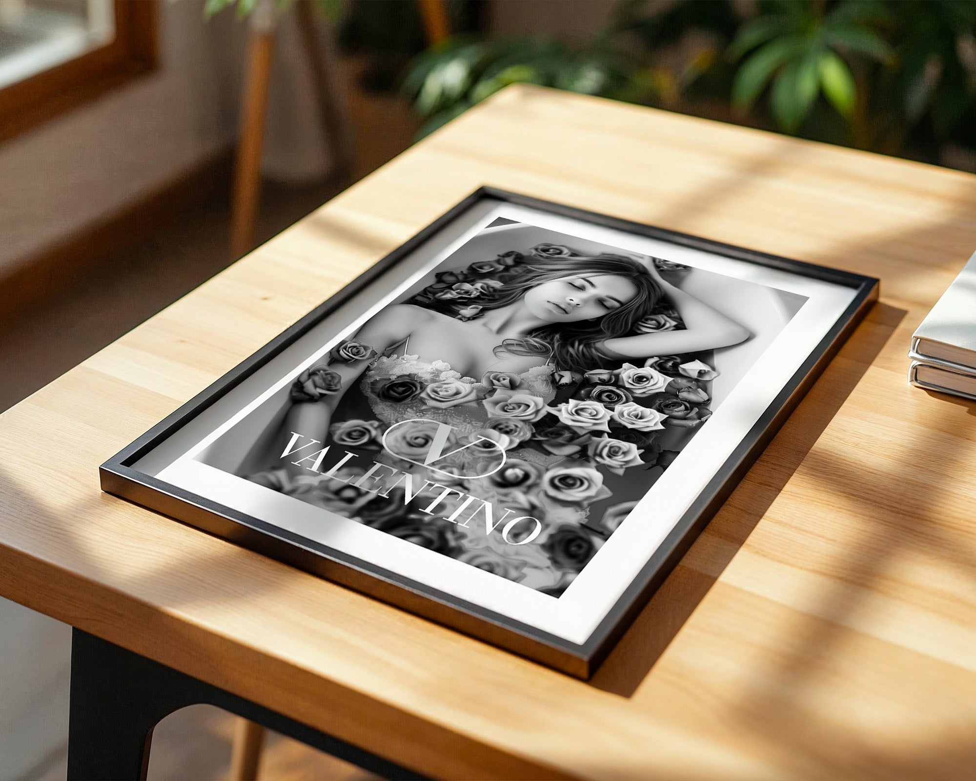 Frau in Rosen Bad Schwarzweiß