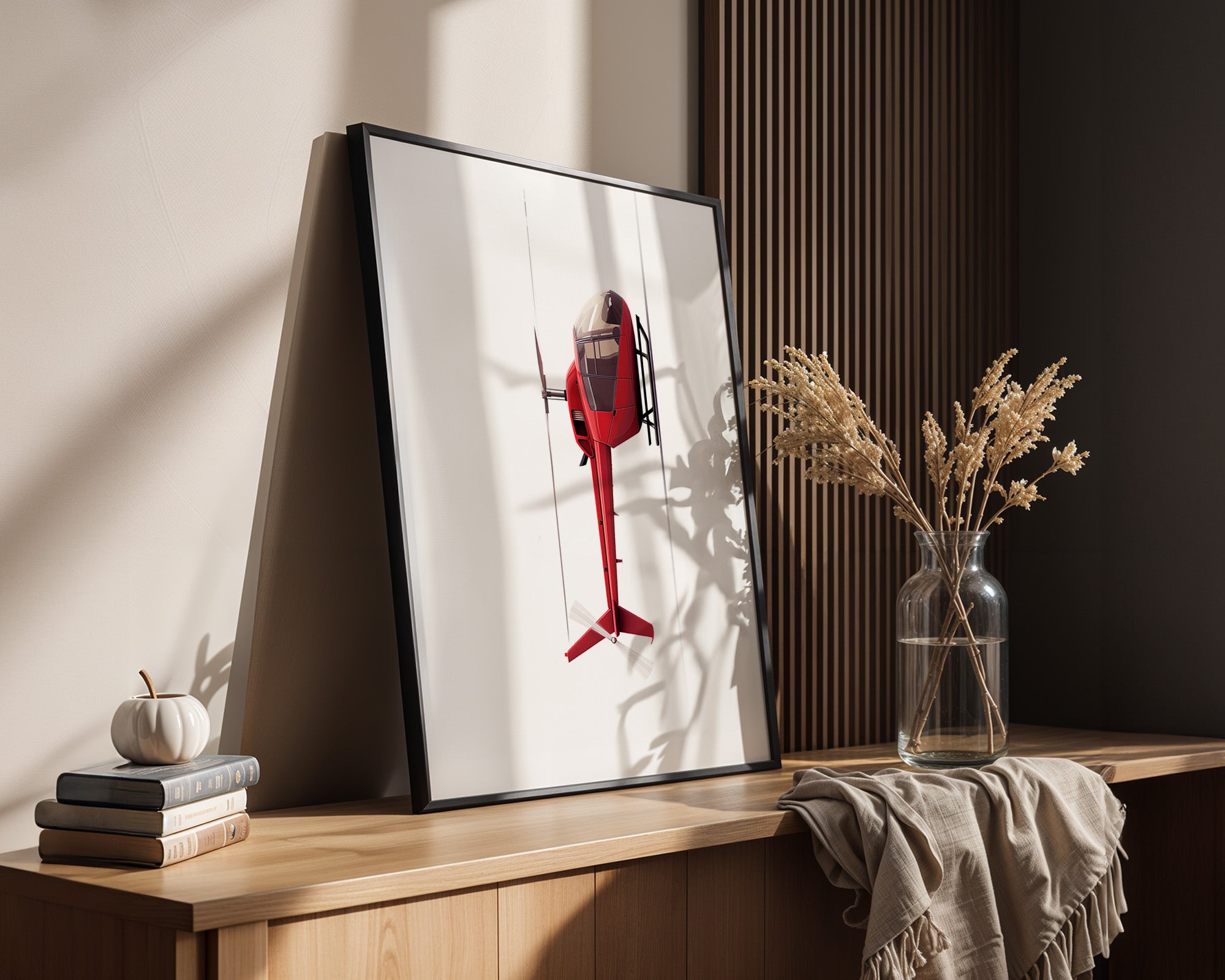 Roter Hubschrauber Seitenansicht