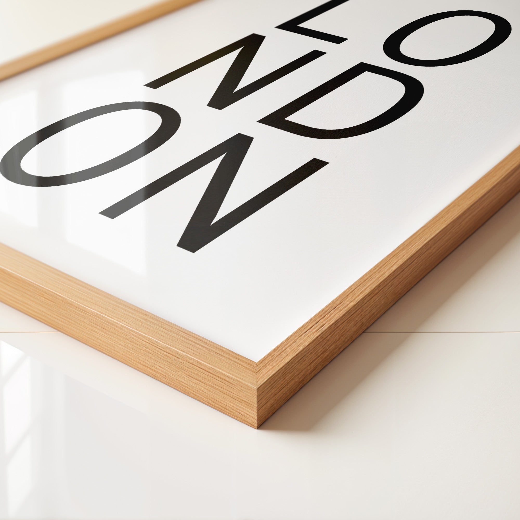 LONDON Schrift vertikal schwarz