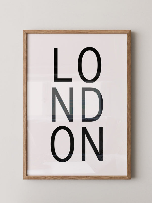 LONDON Schrift vertikal schwarz