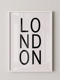 LONDON Schrift vertikal schwarz