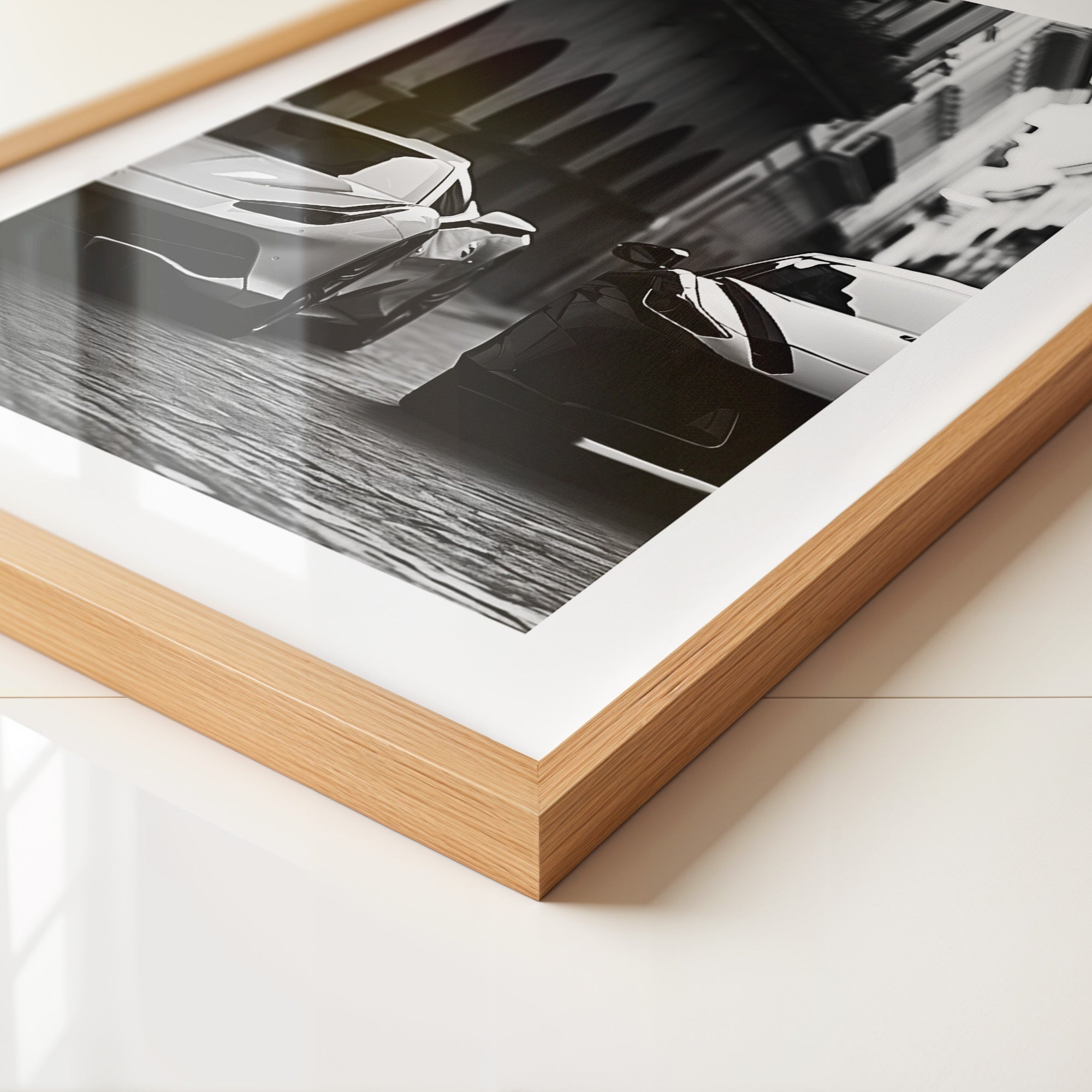 Zwei Sportwagen Gasse Schwarzweiß