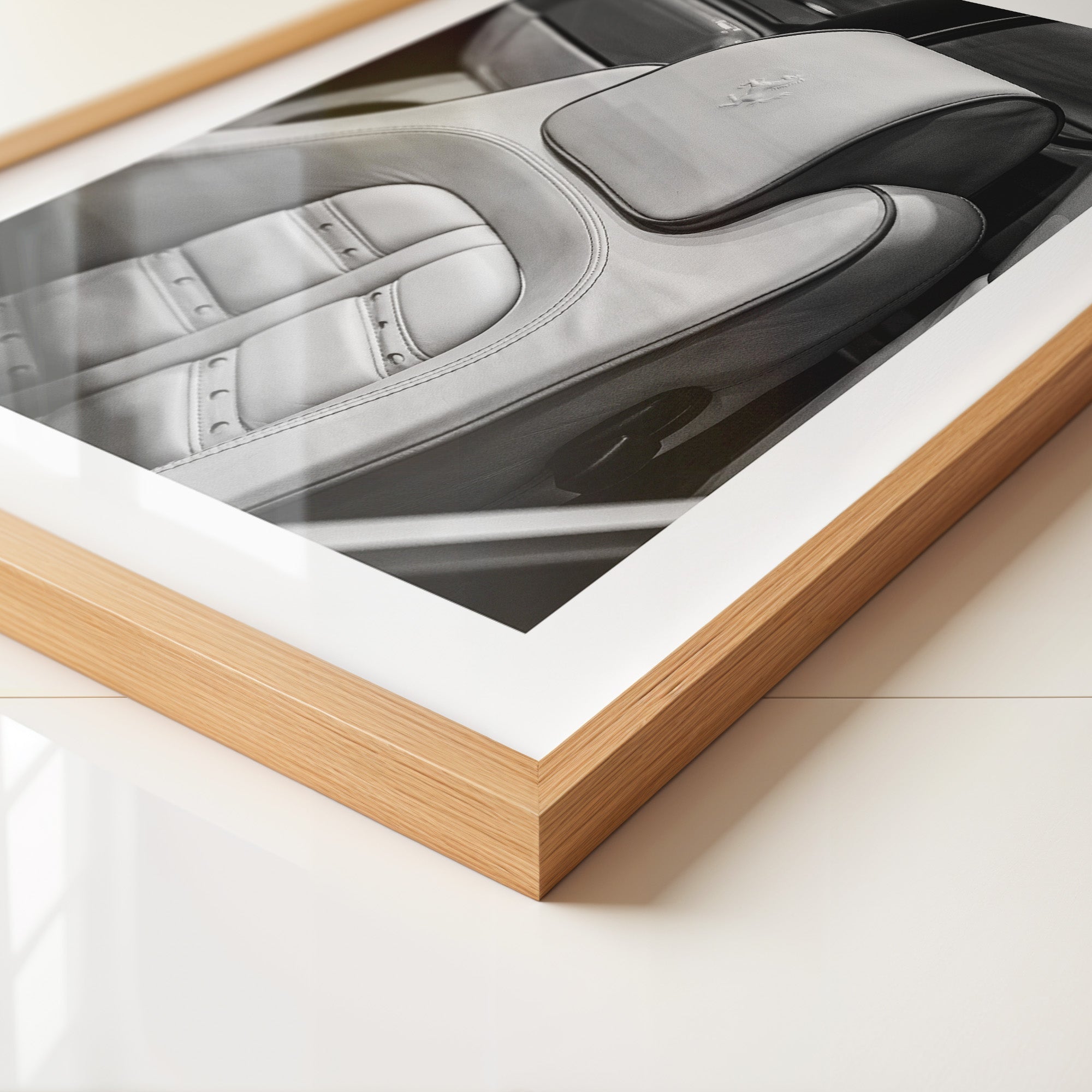 Sportwagen Ledersitz Schwarzweiß