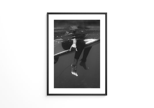 Surfer Beine Unterwasser S/W