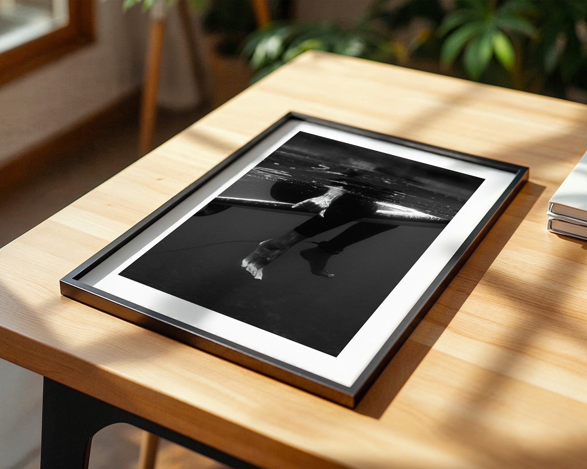 Surfer Beine Unterwasser S/W