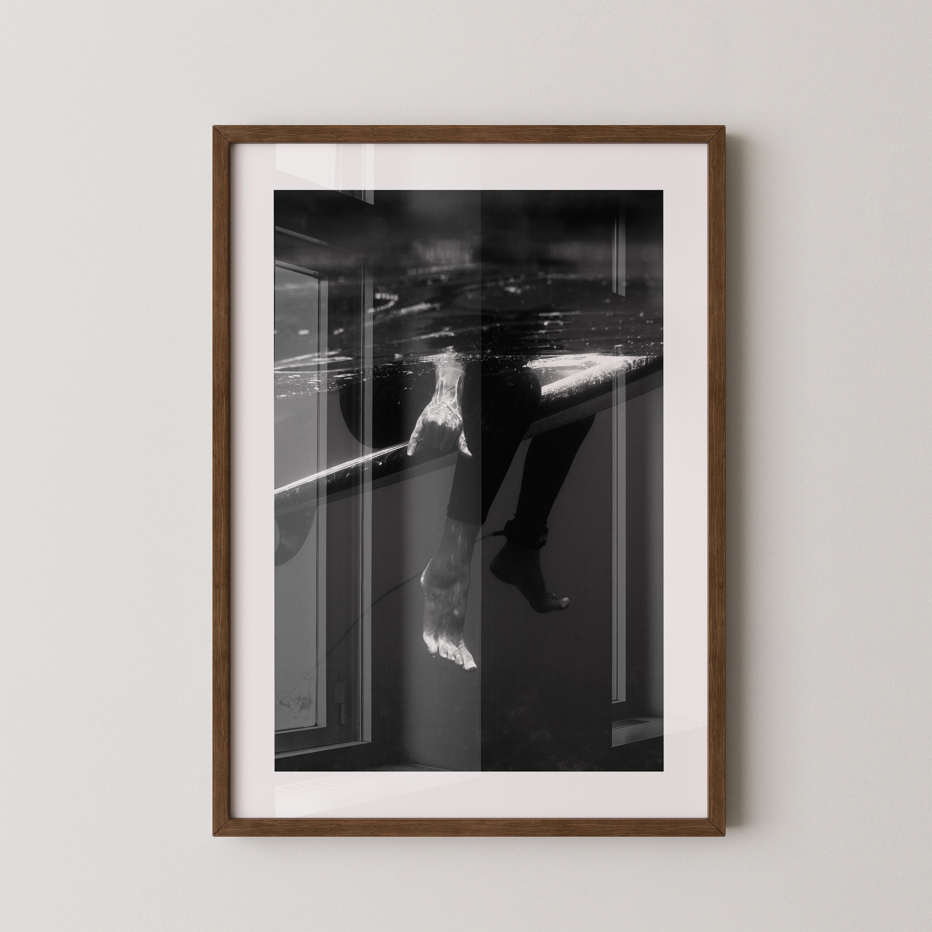 Surfer Beine Unterwasser S/W