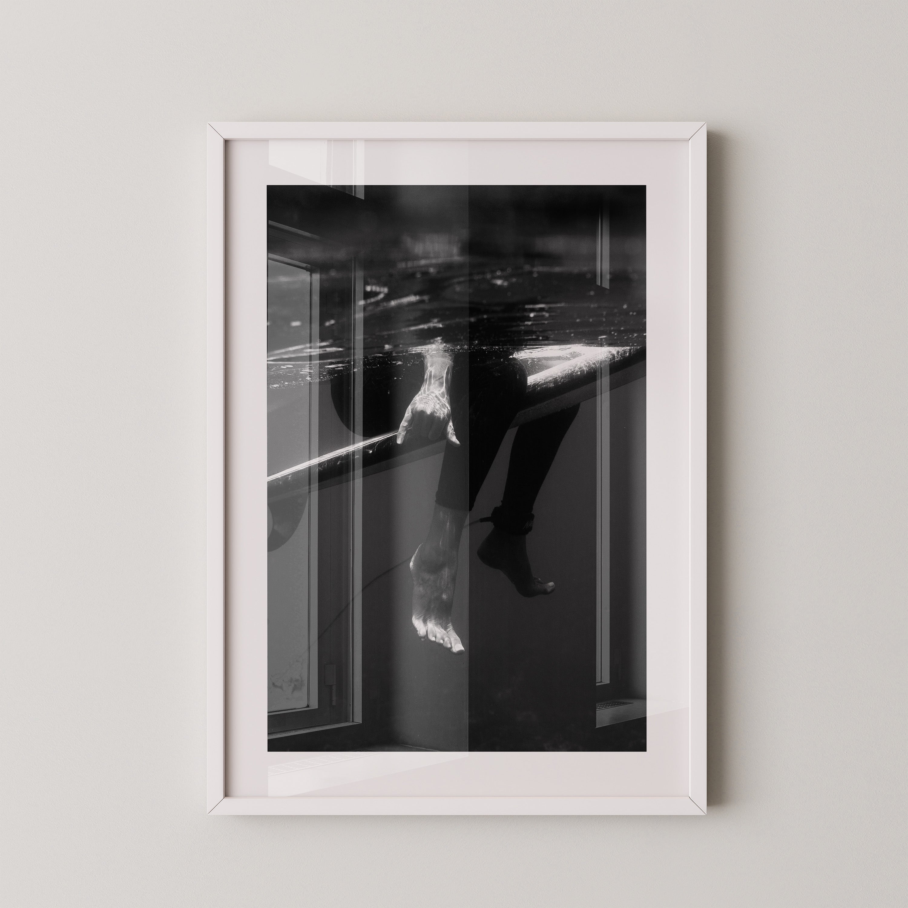 Surfer Beine Unterwasser S/W