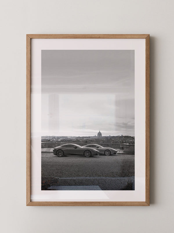 Zwei Sportwagen Stadtansicht S/W