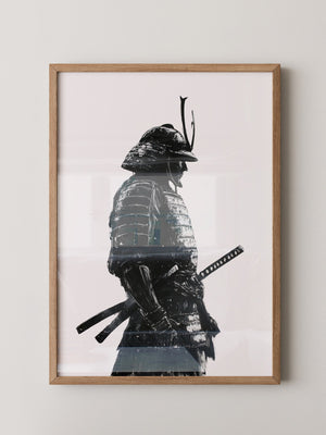 Samurai in Rüstung – Tuschzeichnung in Schwarz-Weiß