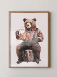 Bär mit Bier in Holzfällerhemd