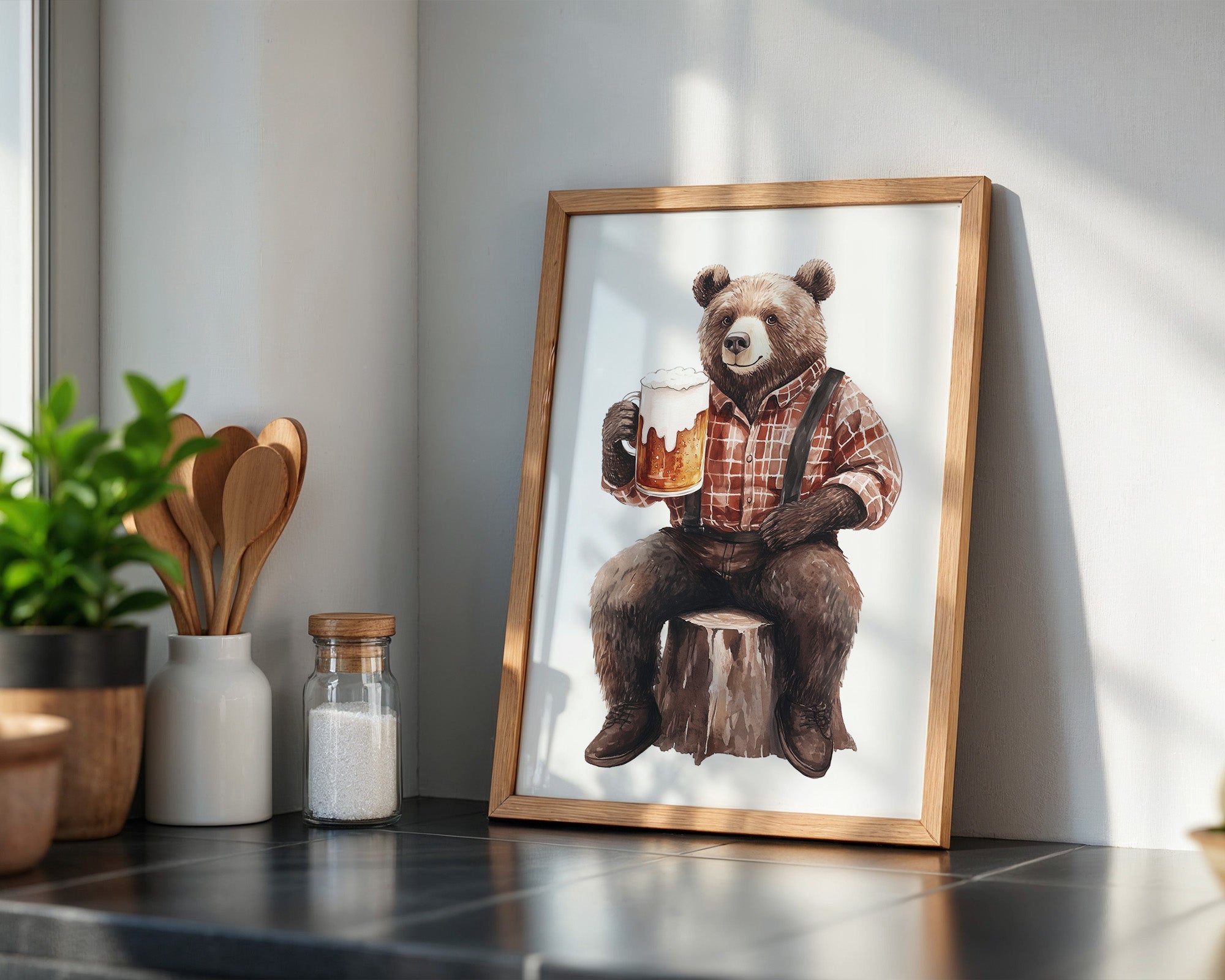 Bär mit Bier in Holzfällerhemd