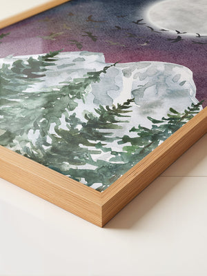 Vollmond über schneebedeckten Tannen