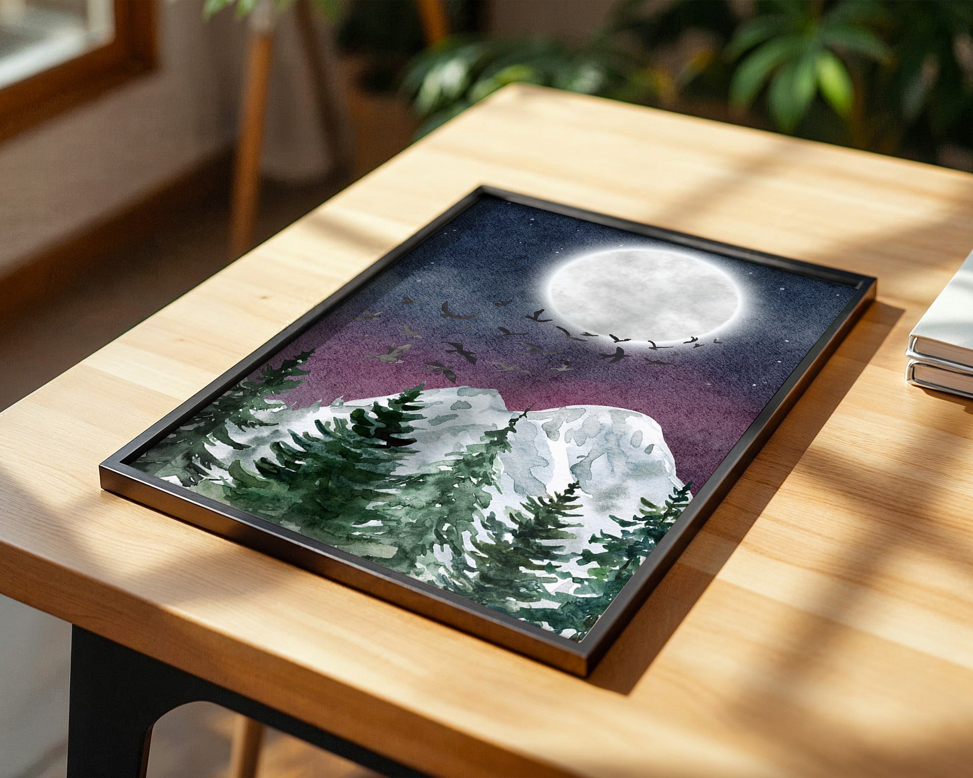 Vollmond über schneebedeckten Tannen