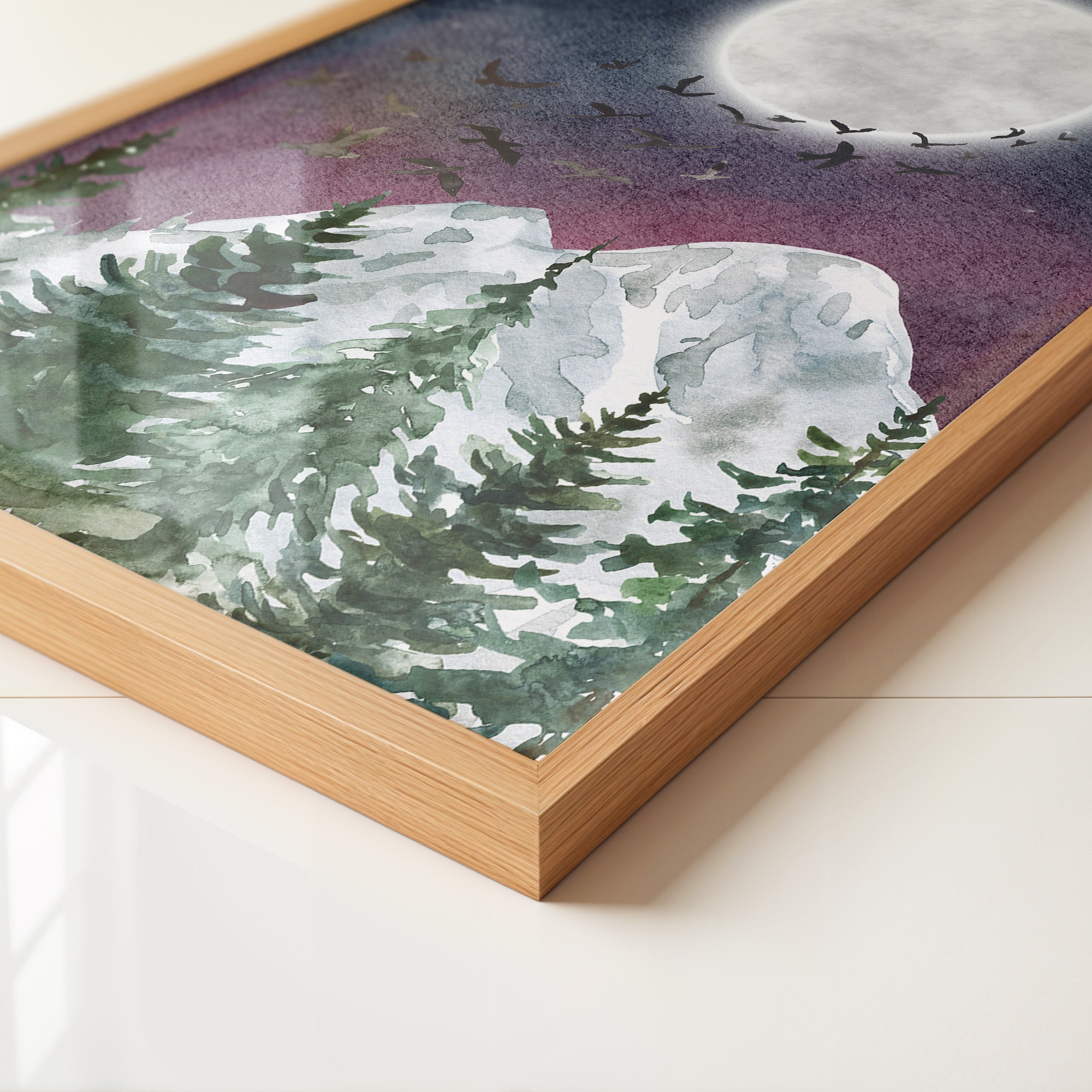 Vollmond über schneebedeckten Tannen