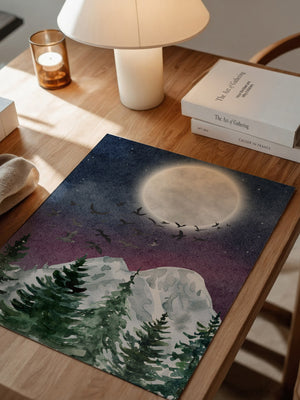 Vollmond über schneebedeckten Tannen