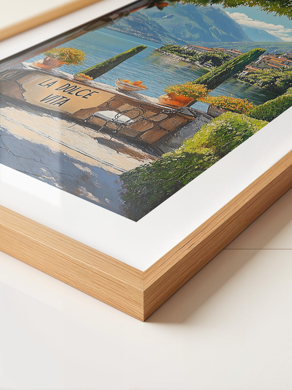 Italienisches Seepanorama lebendig