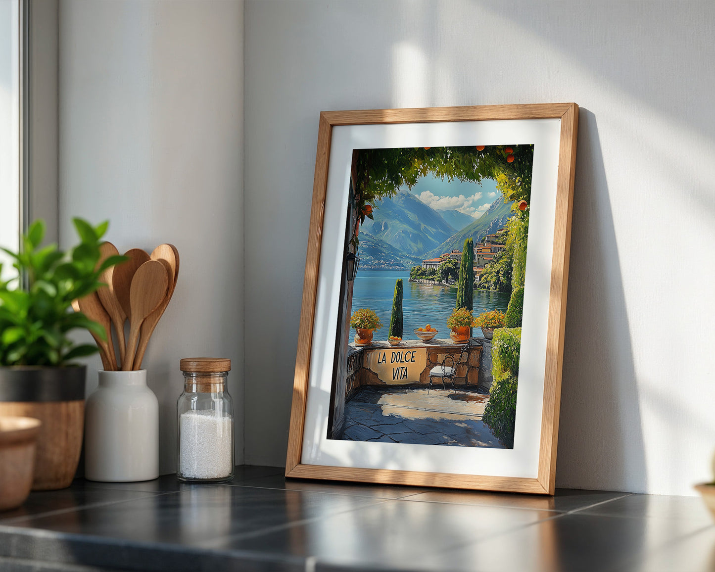 Italienisches Seepanorama lebendig