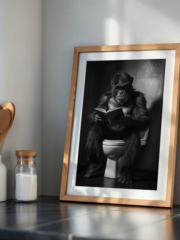 Gorilla liest Schwarzweiß