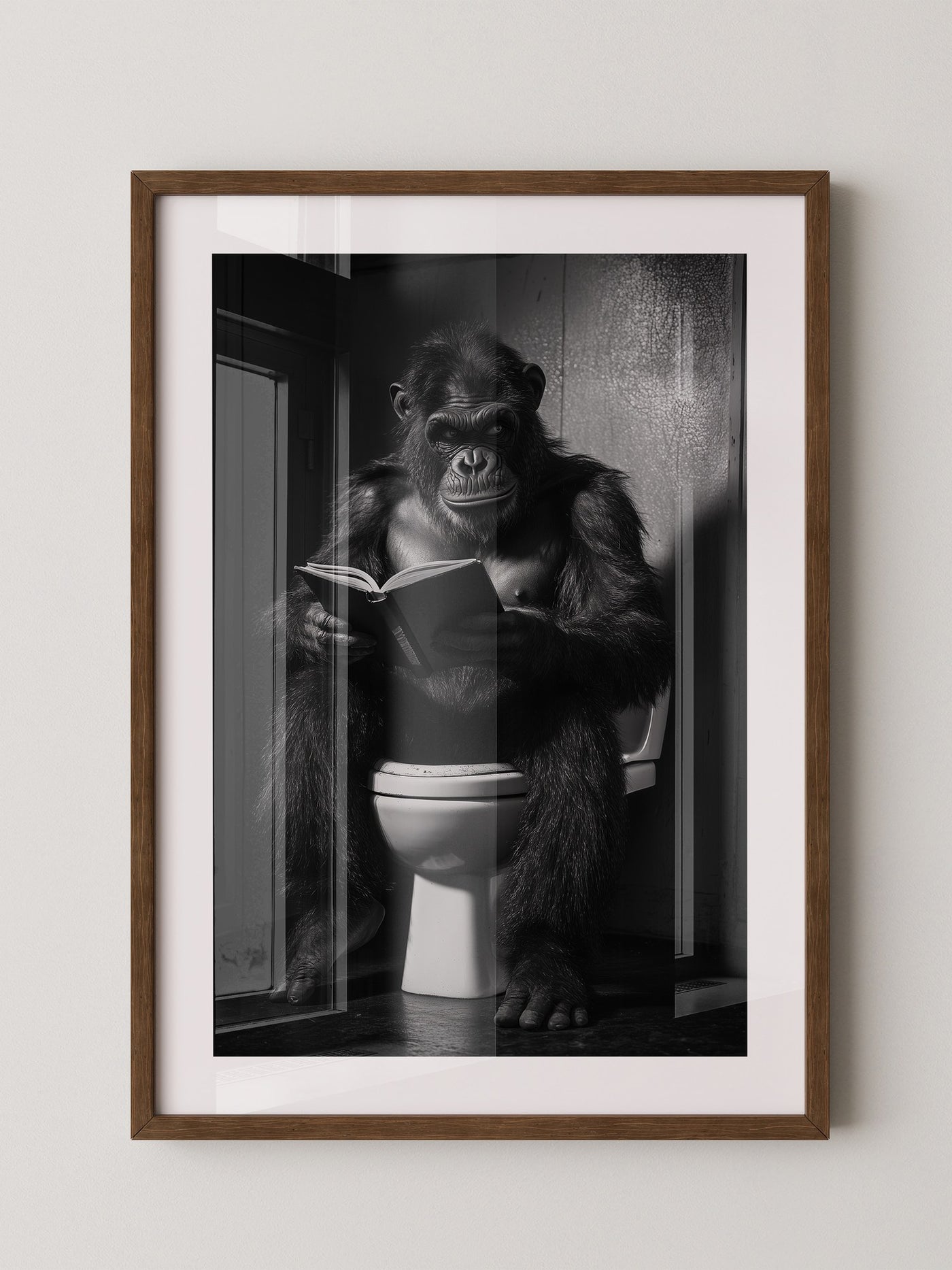 Gorilla liest Schwarzweiß