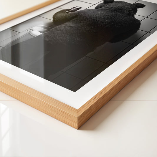 Bärenkostüm Kachelwand Retro-Look