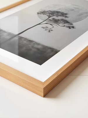 Baum vor Mond Schwarzweiß