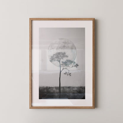 Baum vor Mond Schwarzweiß