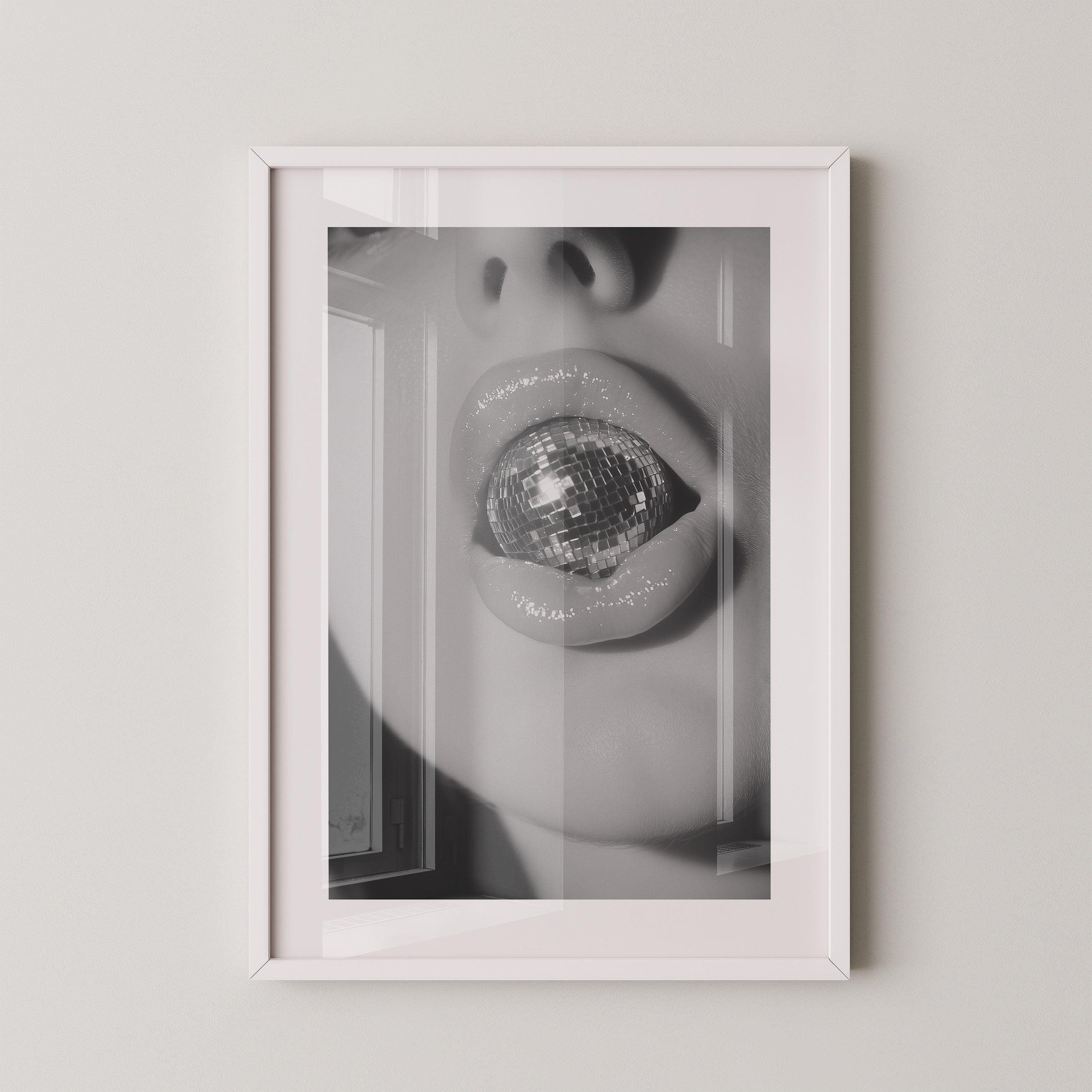 Diskokugel Mund Glanz Schwarzweiß