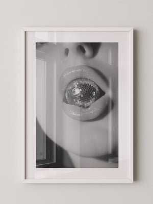 Diskokugel Mund Glanz Schwarzweiß