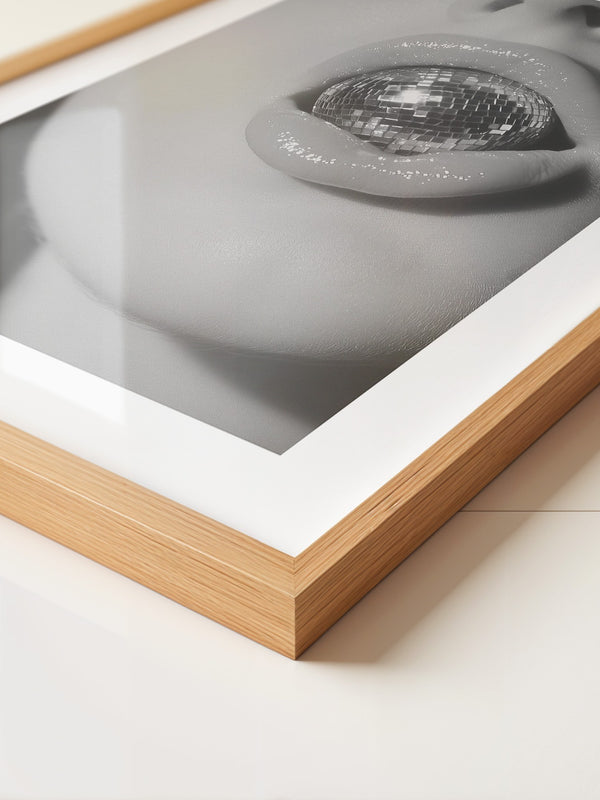 Diskokugel Mund Glanz Schwarzweiß