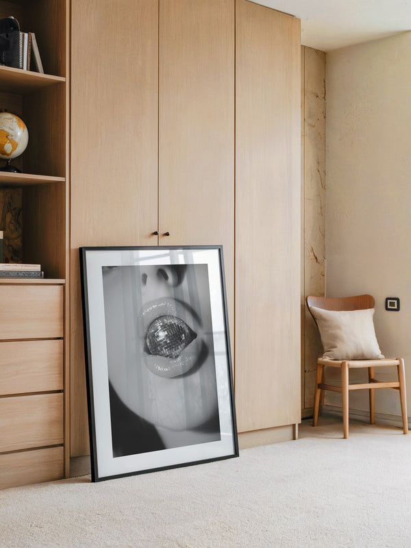 Diskokugel Mund Glanz Schwarzweiß