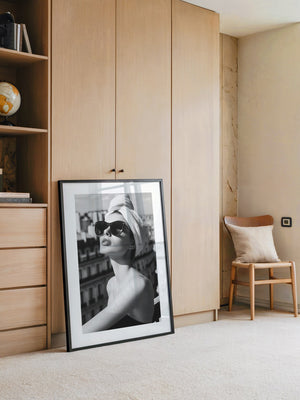 Städeterrasse Frau Schwarzweiß