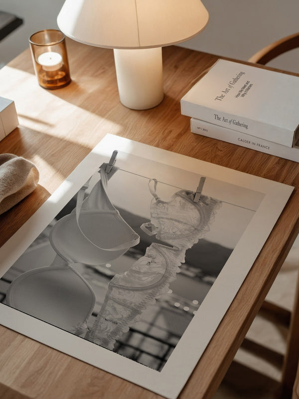 BH auf Wäscheleine Schwarzweiß