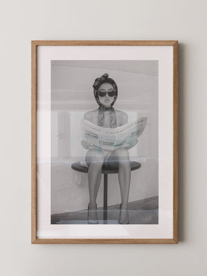 Zeitungsleserin Retro Stil