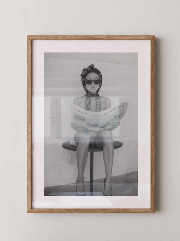 Zeitungsleserin Retro Stil