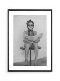 Zeitungsleserin Retro Stil
