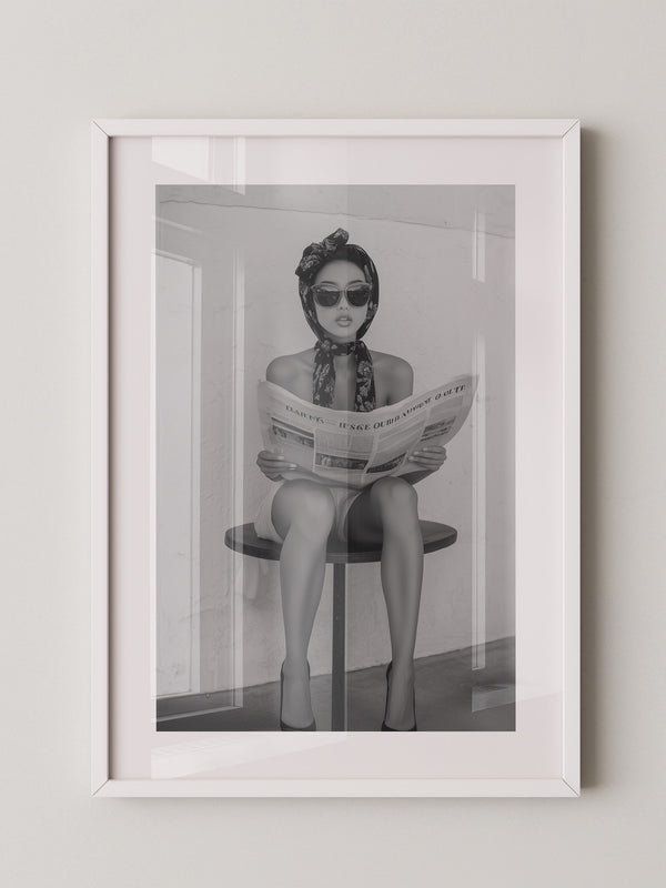 Zeitungsleserin Retro Stil