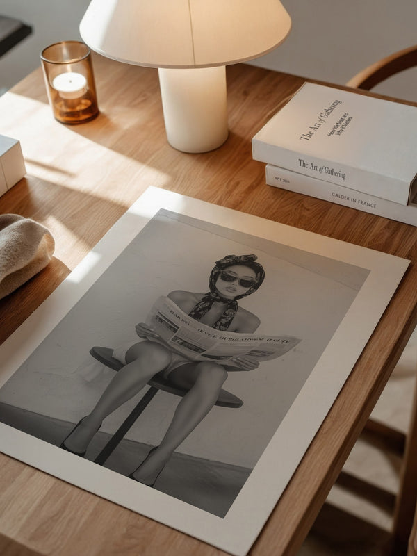 Zeitungsleserin Retro Stil