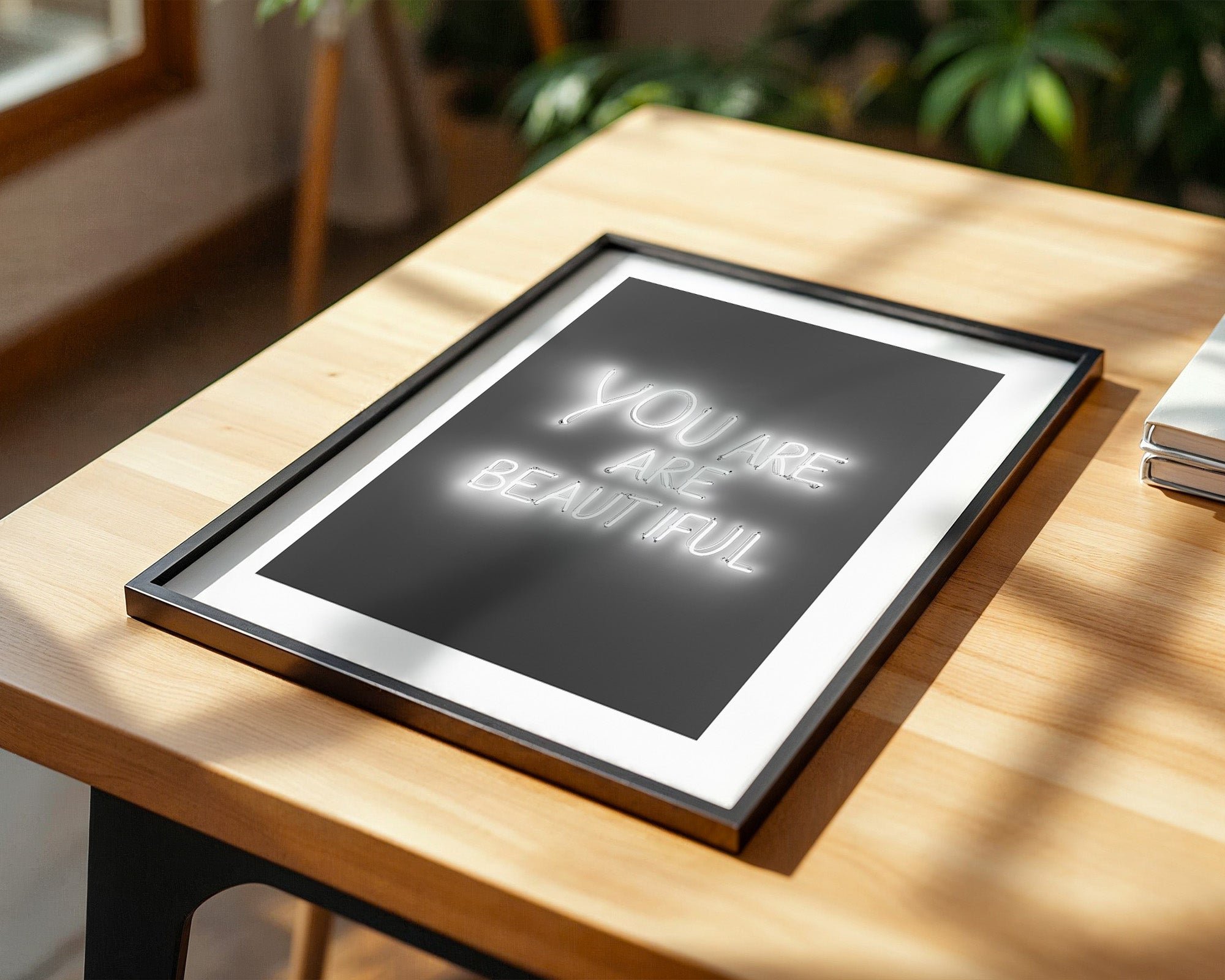 Neon Schriftzug Leuchtend Schwarzweiß