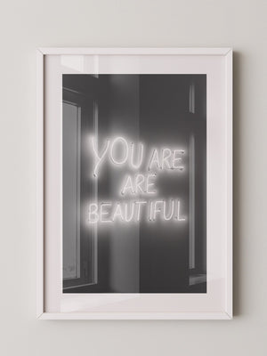 Neon Schriftzug Leuchtend Schwarzweiß