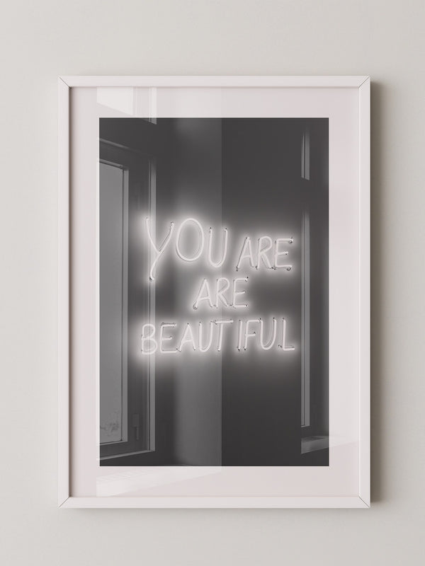 Neon Schriftzug Leuchtend Schwarzweiß