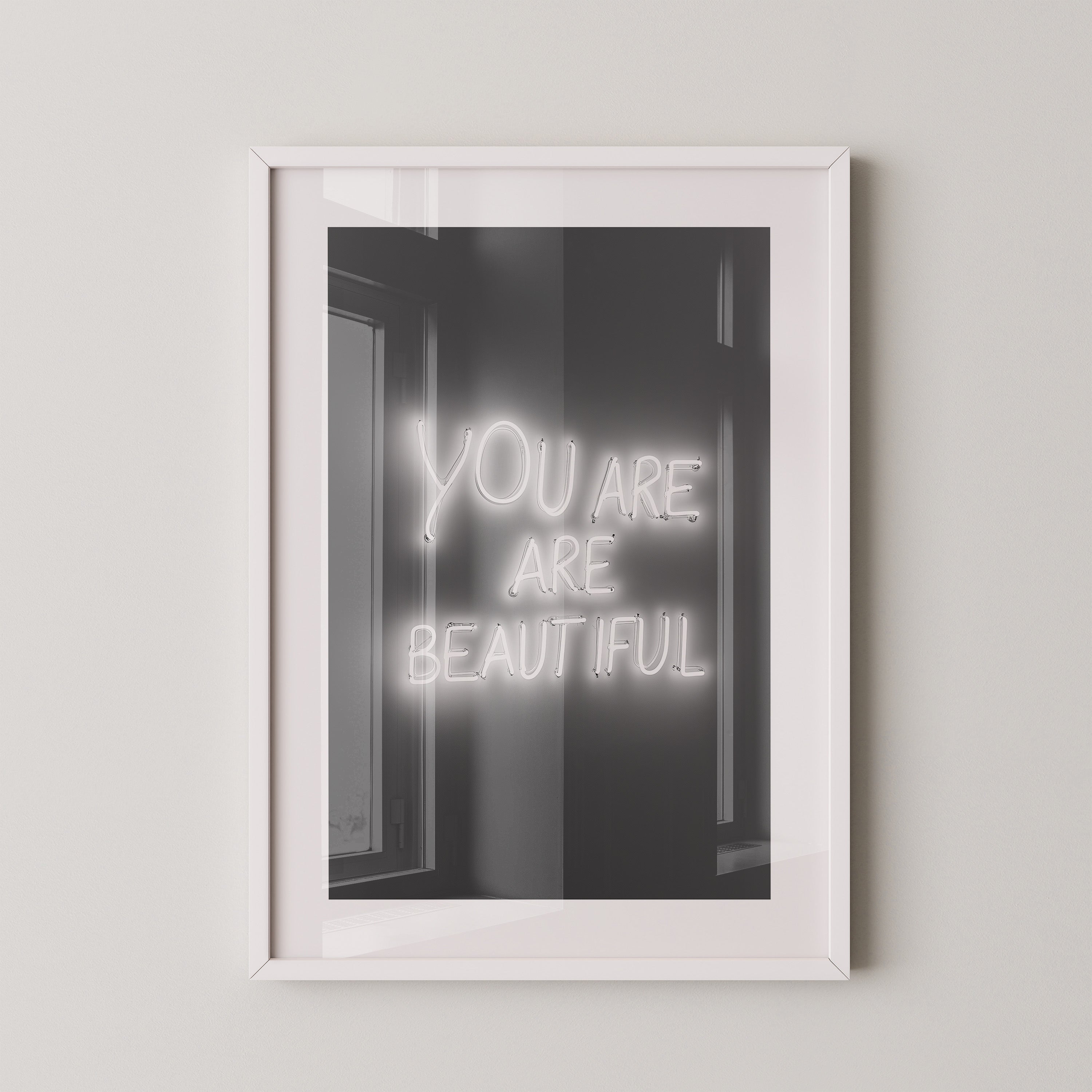 Neon Schriftzug Leuchtend Schwarzweiß