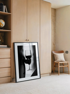 Weinglas Schatten schwarzweiß