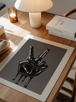 Schwarze Hand flüssig