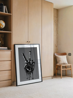 Schwarze Hand flüssig