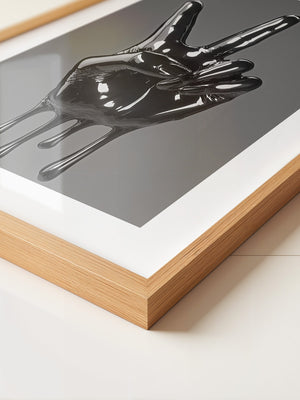 Schwarze Hand flüssig