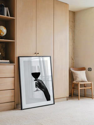 Weinglas Hand Schwarzweiß