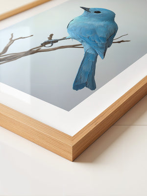 Blauer Vogel auf Zweig