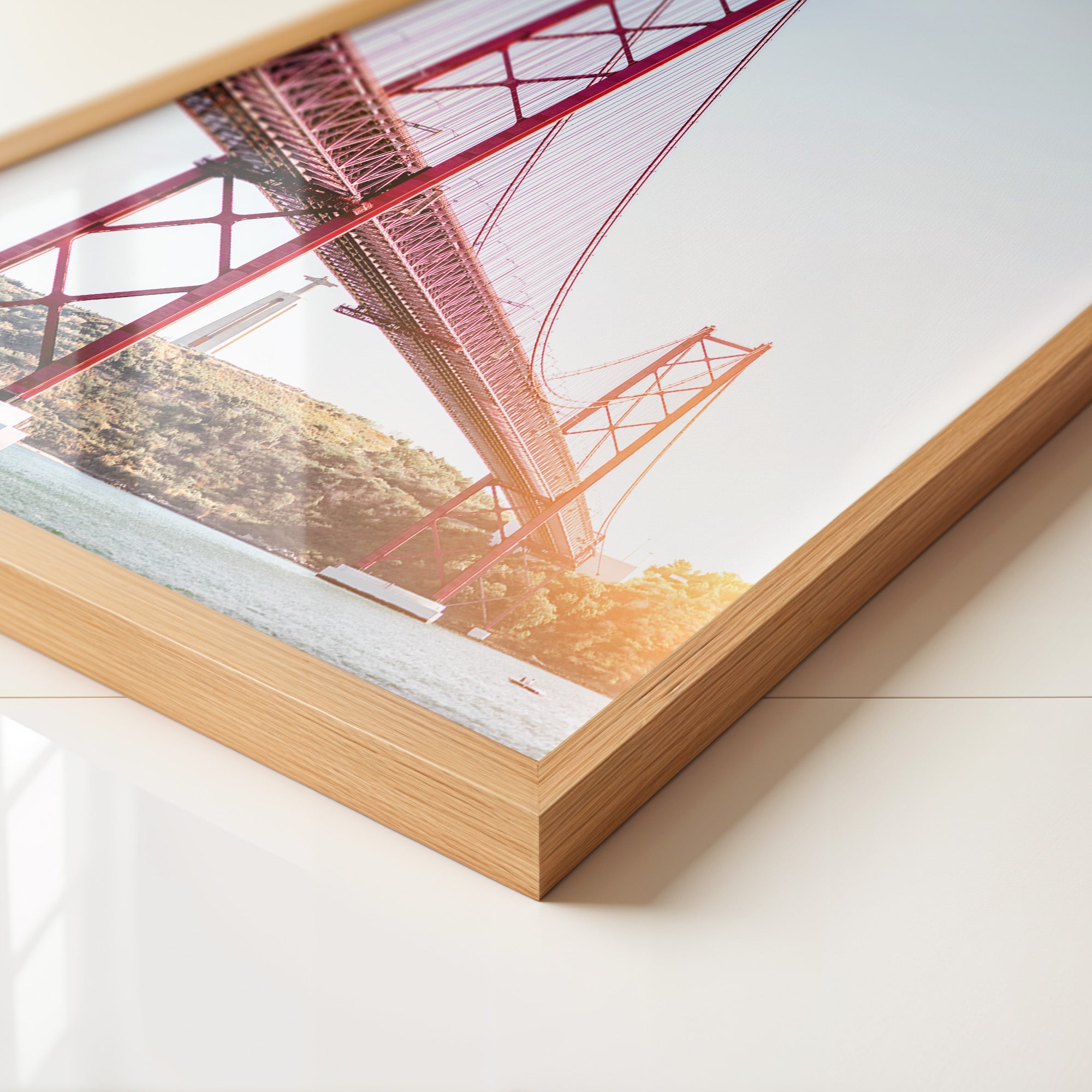 Rote Brücke Sonnenlicht