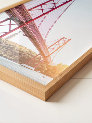 Rote Brücke Sonnenlicht